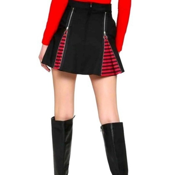 Hot Topic Black & Red Stripe Zipper Insert Skirt With Pockets - Picture 2 of 9